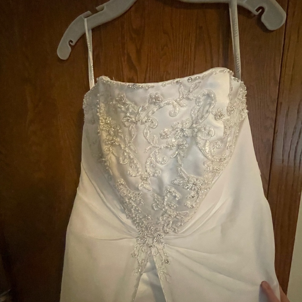 *BRAND NEW* David’s Bridal Wedding Dress - Picture 6 of 7